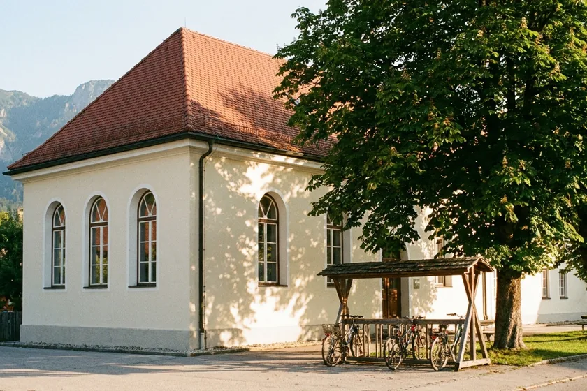 Volksschule in einem österreichischen Dorf